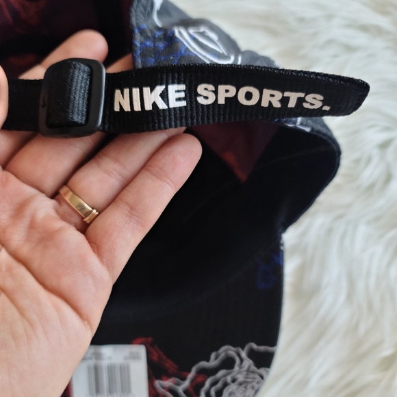 Nike Sportswear Heritage86 Doodles Graphic Strapback Cap - Picture 10 of 11